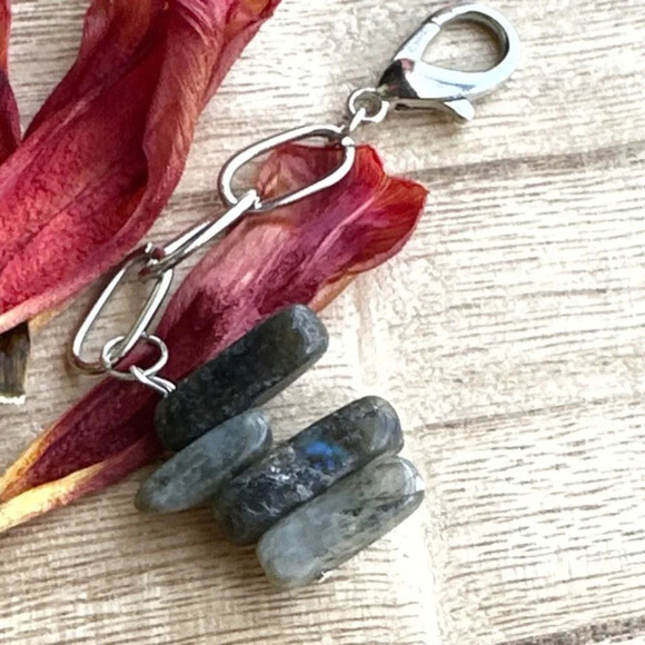Labradorite chunky nuggets silver keychain/card holder amulet/August - Picture 4 of 6